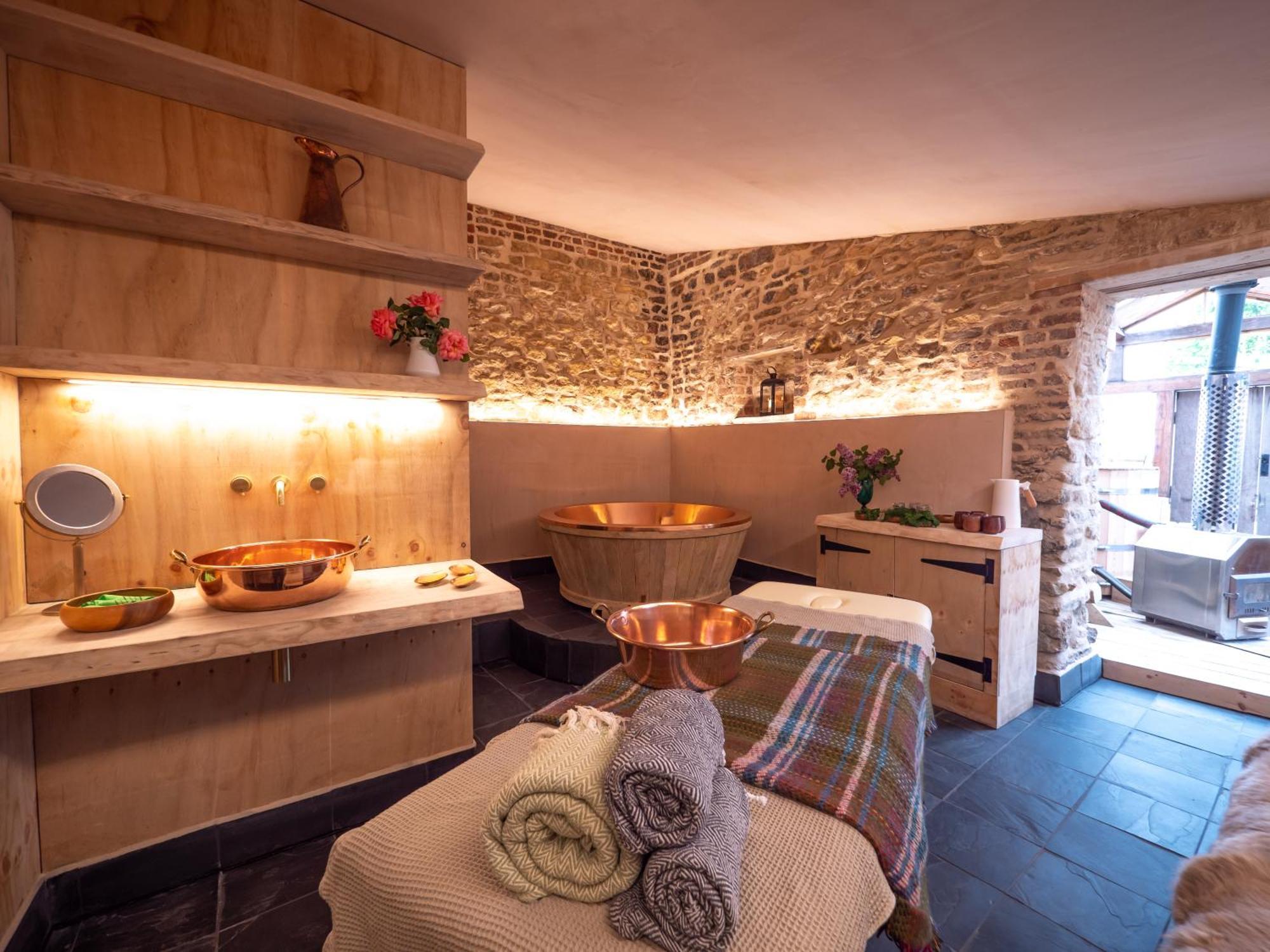 Large Country Cottage, Sleeps 8 - Spa Facilities, Garden Bar, Catering Services, Free Parking, Nature Reserve, Hen Parties 스컨소프 외부 사진