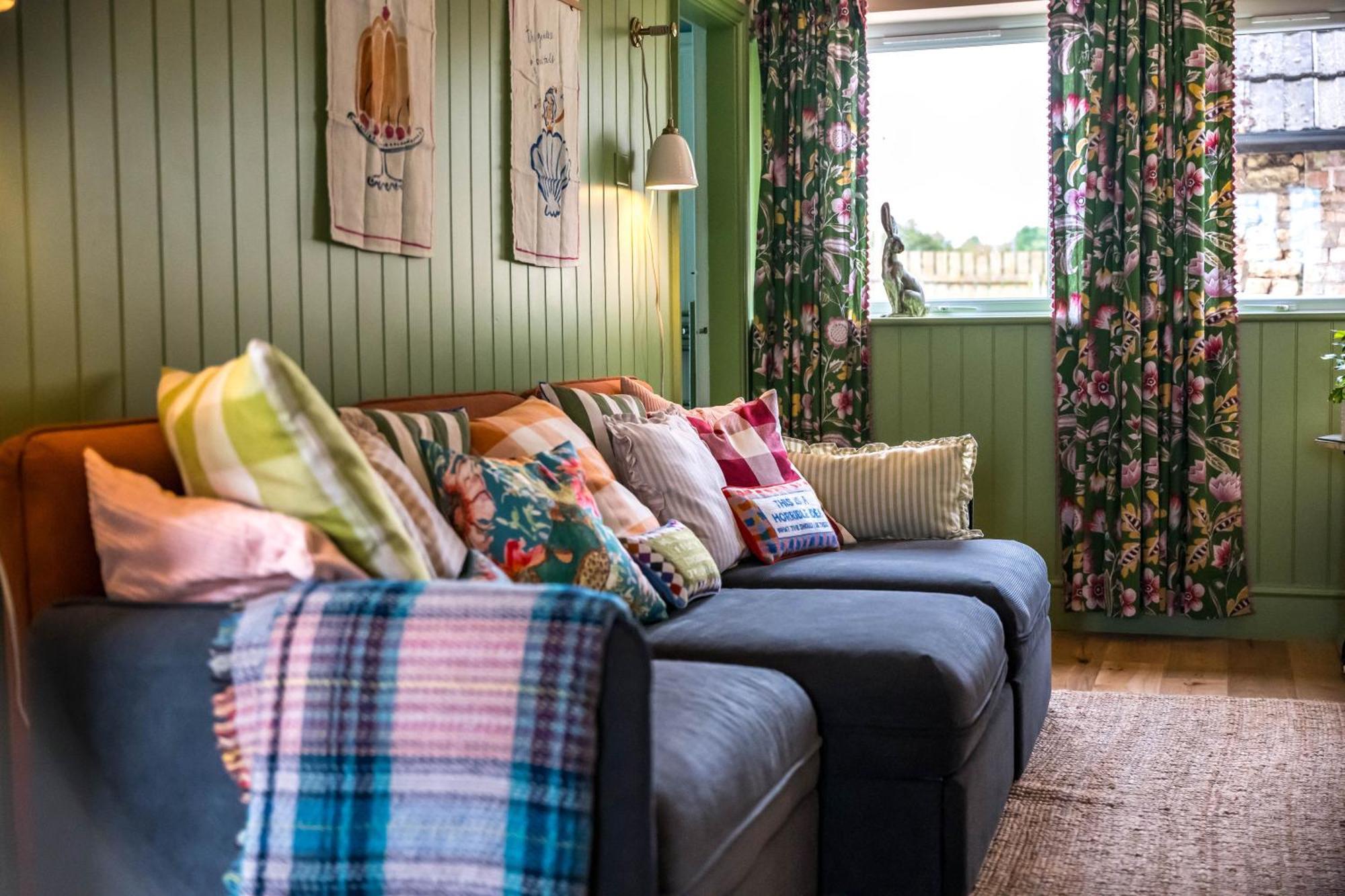 Large Country Cottage, Sleeps 8 - Spa Facilities, Garden Bar, Catering Services, Free Parking, Nature Reserve, Hen Parties 스컨소프 외부 사진