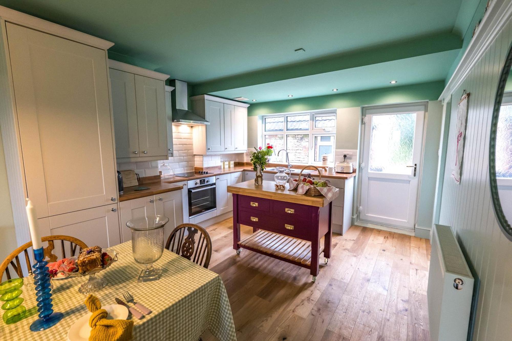 Large Country Cottage, Sleeps 8 - Spa Facilities, Garden Bar, Catering Services, Free Parking, Nature Reserve, Hen Parties 스컨소프 외부 사진